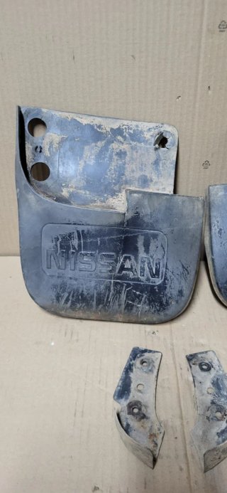 Nissan Terrano II Faldillas Traseras