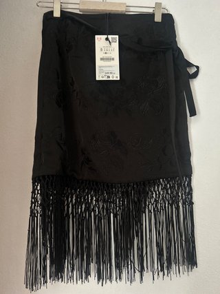 Falda Zara con flecos y bordado
