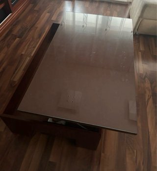 Mueble de salón de madera y mesa de centro