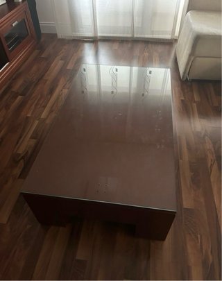 Mueble de salón de madera y mesa de centro