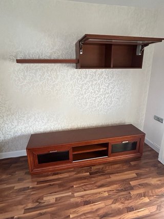 Mueble de salón de madera y mesa de centro