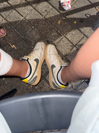 Zapatillas deportivas verdes y blancas