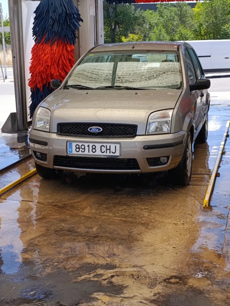Ford Fusion 2003 - foto 1