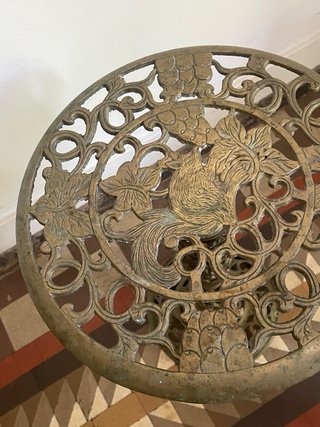 Mesa auxiliar/taburete de latón antiguo