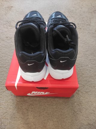 Nike p6000 Zapatillas Negras y Blancas talla 44