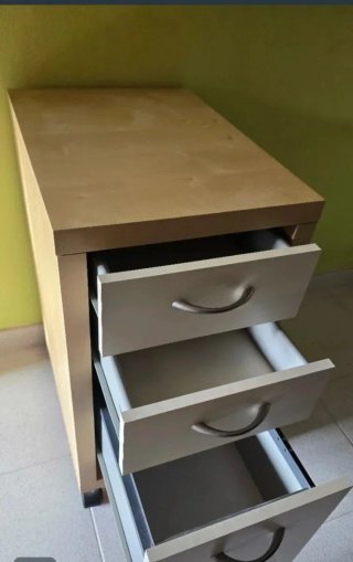 Cajonera ikea de madera y blanco
