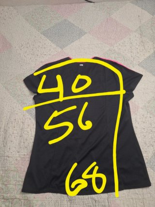 Camiseta deportiva Adidas mujer negra y rosa