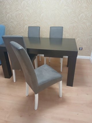 Mesa de comedor extensible con 4 sillas