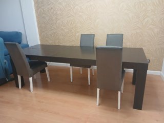 Mesa de comedor extensible con 4 sillas