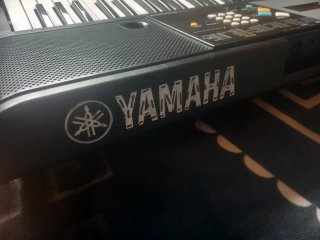 Teclado Yamaha PSR-E223