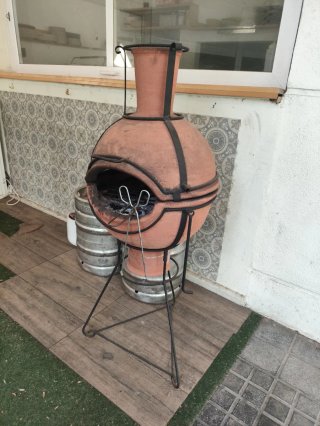 Barbacoa árabe barro y metal