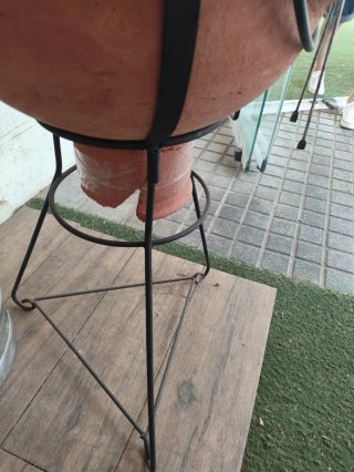 Barbacoa árabe barro y metal