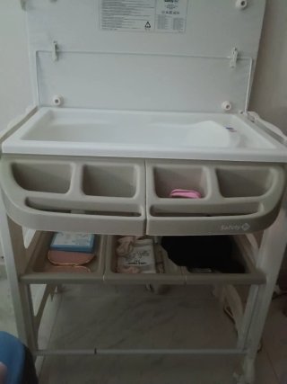 Bañera de bebe con Cambiador  con patas