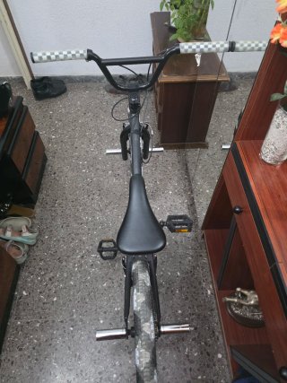 Bici BMX BTWIN Negra [no suena] precio negociable