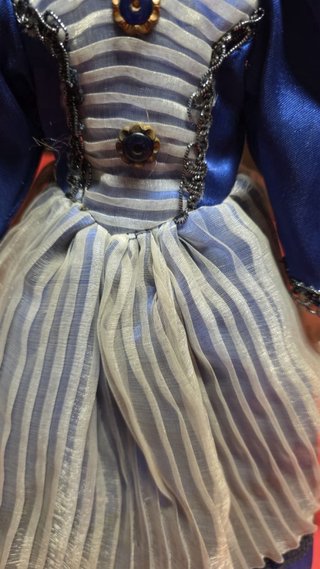 Bambola grande porcellana pizzo blu