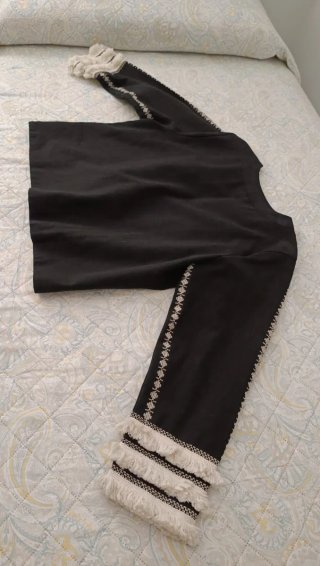 Chaqueta Coosy bordada con flecos