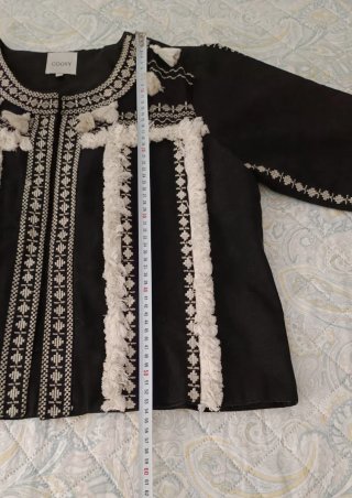 Chaqueta Coosy bordada con flecos