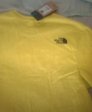 Camiseta The North Face Amarilla