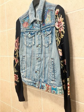 Chaqueta vaquera Desigual bordada Talla XS