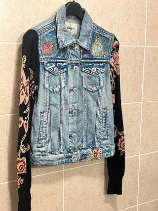 Chaqueta vaquera Desigual bordada Talla XS