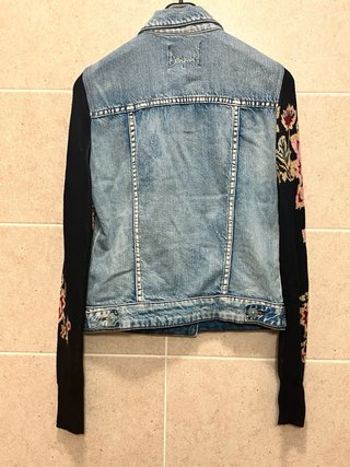 Chaqueta vaquera Desigual bordada Talla XS