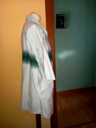 Camisa de rayas verdes y blancas