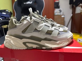 Adidas Niteball Blanco y Verde Oliva