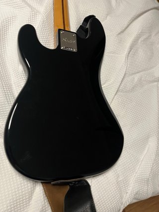 Bajo Fender Precision Bass Squire 70s Negro 4 mese