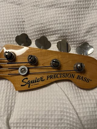Bajo Fender Precision Bass Squire 70s Negro 4 mese