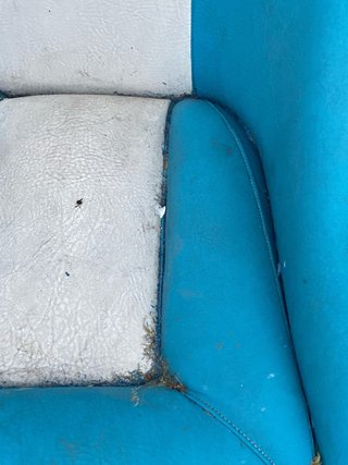 Asientos de barco azules