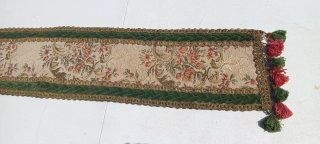 Mantel decorativo con flecos