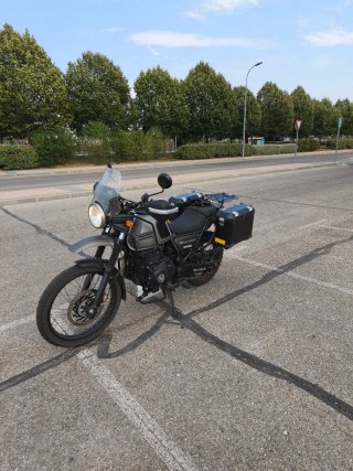 Royal Enfield Himalayan 411 Adventure