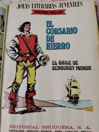 Tomo 2 de varios tebeos de El  Corsario de hierro.