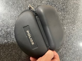 Estuche semirrígido Police Negro