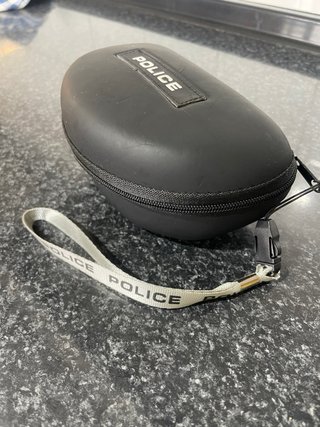 Estuche semirrígido Police Negro