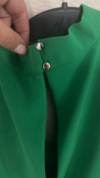 Blusa verde sin mangas