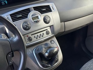 RENAULT Scénic 1.6 16V 110 CV Automático