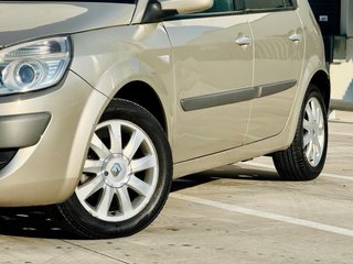 RENAULT Scénic 1.6 16V 110 CV Automático
