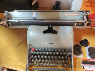 Máquina de escribir Hispano Olivetti Lexicon 80