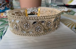 Gargantilla dorada con espejos y pedrería