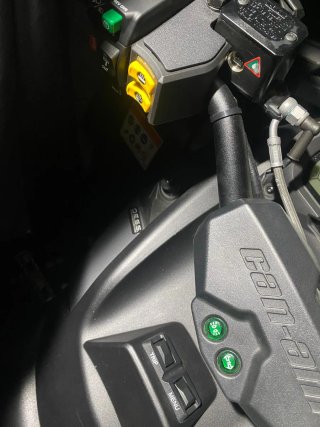 Can-Am Outlander Negro/Amarillo