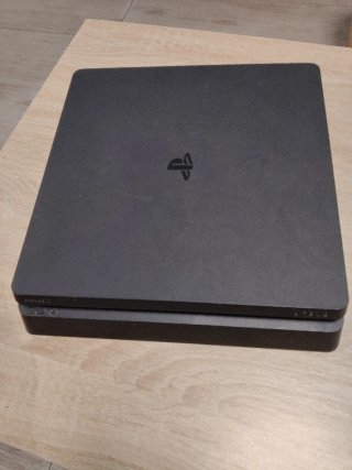 Consola Sony PS4 Negra + Mando