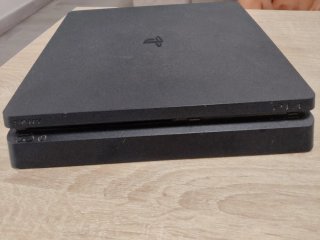 Consola Sony PS4 Negra + Mando