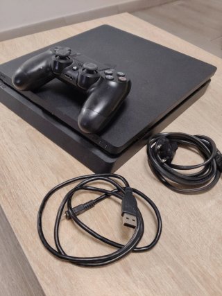 Consola Sony PS4 Negra + Mando