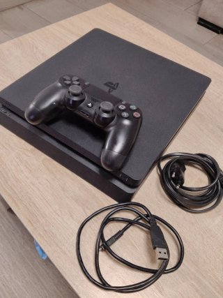 Consola Sony PS4 Negra + Mando