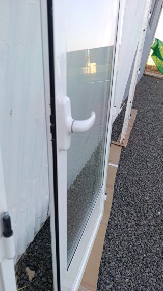 Puerta Aluminio Abatible Blanca