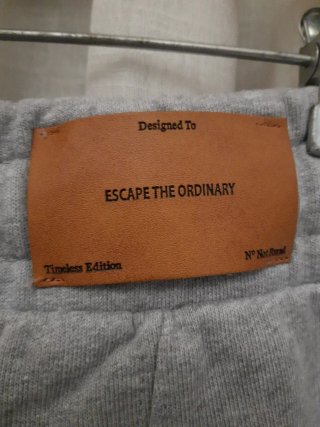 Pantalón acampanado Zara gris