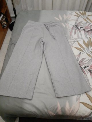 Pantalón acampanado Zara gris