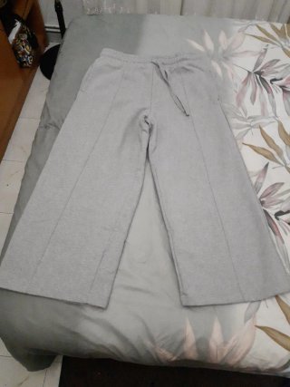 Pantalón acampanado Zara gris