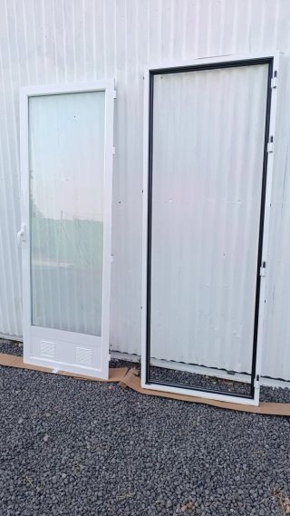Puerta Aluminio Blanca Abatible